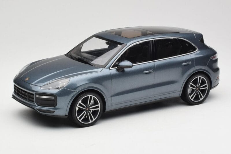 Porsche Cayenne 958 Turbo S Blue Metallic Minichamps 1:18 155066071 Diecast