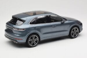 Porsche Cayenne 958 Turbo S Blue Metallic Minichamps 1:18 155066071 Diecast — photo 2 of 6