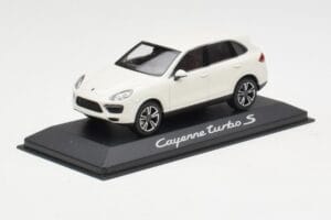 Porsche Cayenne 958 Turbo S White Minichamps 1:43 WAP0200220C Diecast — photo 2 of 4