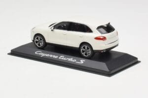 Porsche Cayenne 958 Turbo S White Minichamps 1:43 WAP0200220C Diecast — photo 3 of 4