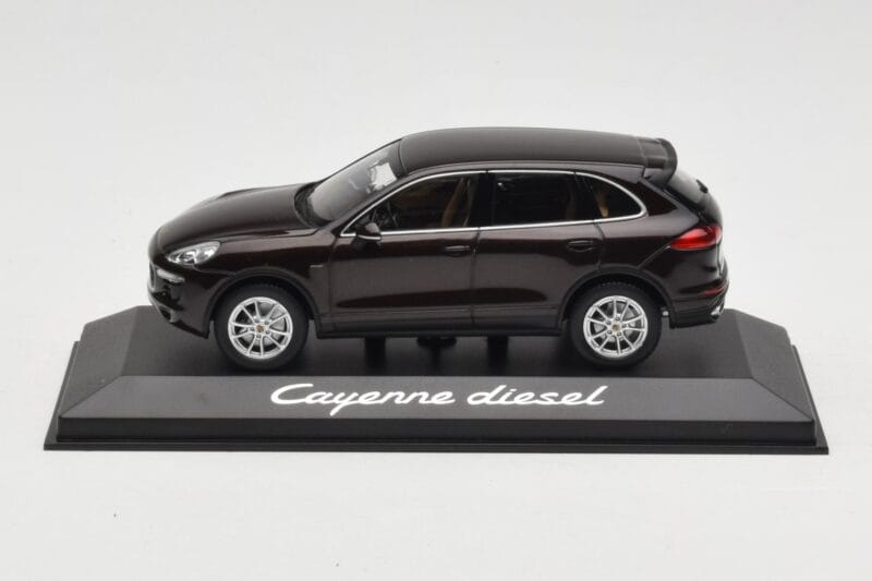 Porsche Cayenne 958 Diesel Acajou Brown Minichamps 1:43 WAP0200030E Diecast