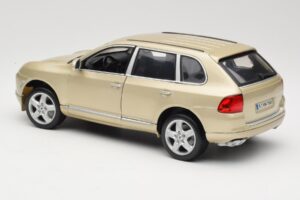 Porsche Cayenne S 955 Beige Maisto 1:18 WAPC2100213 Diecast — photo 7 of 8
