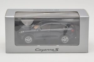 Porsche Cayenne 958 S Blue Metallic Minichamps 1:43 WAP0200060E Diecast — photo 4 of 4