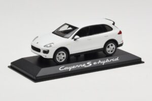 Porsche Cayenne 958 S e-Hybrid White Minichamps 1:43 WAP0200040E Diecast — photo 2 of 4