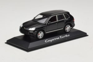Porsche Cayenne Turbo Dark Green Metallic Minichamps 1:43 WAP02061117 Diecast — photo 2 of 5