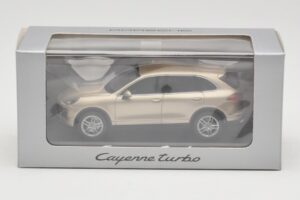 Porsche Cayenne 958 Turbo Gold Minichamps 1:43 WAP0200050E Diecast — photo 4 of 4