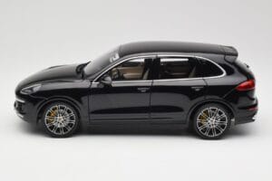 Porsche Cayenne Turbo S 958 Black Metallic Minichamps 1:18 110064000 Diecast — photo 4 of 8