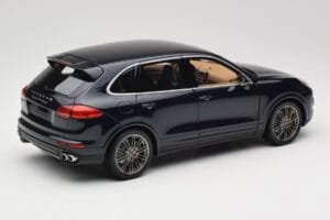 Porsche Cayenne Turbo S 958 Blue Metallic Minichamps 1:18 110064001 Diecast — photo 3 of 8