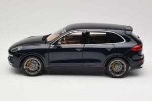 Porsche Cayenne Turbo S 958 Blue Metallic Minichamps 1:18 110064001 Diecast — photo 4 of 8