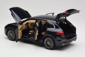 Porsche Cayenne Turbo S 958 Blue Metallic Minichamps 1:18 110064001 Diecast — photo 5 of 8