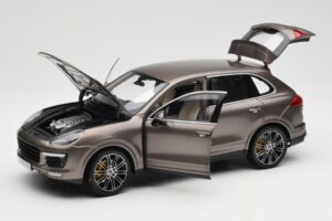 Porsche Cayenne E2 Turbo S Umbra Metallic Minichamps 1:18 WAP0213020F Diecast — photo 2 of 8
