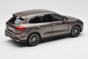 Porsche Cayenne E2 Turbo S Umbra Metallic Minichamps 1:18 WAP0213020F Diecast — photo 3 of 8