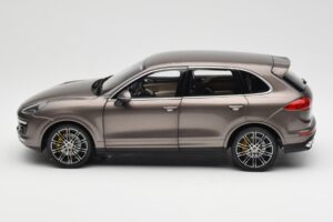 Porsche Cayenne E2 Turbo S Umbra Metallic Minichamps 1:18 WAP0213020F Diecast — photo 4 of 8