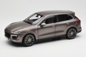 Porsche Cayenne E2 Turbo S Umbra Metallic Minichamps 1:18 WAP0213020F Diecast