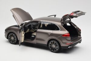 Porsche Cayenne E2 Turbo S Umbra Metallic Minichamps 1:18 WAP0213020F Diecast — photo 5 of 8