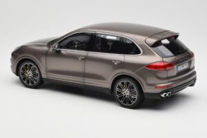 Porsche Cayenne E2 Turbo S Umbra Metallic Minichamps 1:18 WAP0213020F Diecast — photo 7 of 8