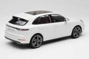 Porsche Cayenne 9YA Turbo White Metallic Minichamps 1:18 155042560 Diecast — photo 3 of 8