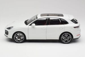 Porsche Cayenne 9YA Turbo White Metallic Minichamps 1:18 155042560 Diecast — photo 4 of 8
