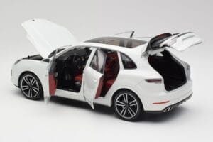 Porsche Cayenne 9YA Turbo White Metallic Minichamps 1:18 155042560 Diecast — photo 5 of 8