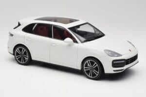 Porsche Cayenne 9YA Turbo White Metallic Minichamps 1:18 155042560 Diecast — photo 6 of 8