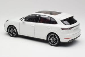 Porsche Cayenne 9YA Turbo White Metallic Minichamps 1:18 155042560 Diecast — photo 7 of 8