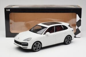 Porsche Cayenne 9YA Turbo White Metallic Minichamps 1:18 155042560 Diecast — photo 8 of 8