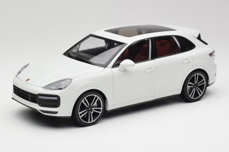 Porsche Cayenne 9YA Turbo White Metallic Minichamps 1:18 155042560 Diecast