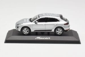 Porsche Macan 95B Silver Grey Metallic Prototype Minichamps 1:43 WAP0201540E Diecast