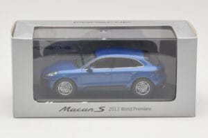 Porsche Macan 95B S Blue World Premiere Minichamps 1:43 WAP0201550E Diecast — photo 4 of 4