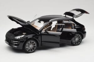 Porsche Macan Turbo 95B Black Metallic Minichamps 1:18 110062502 Diecast — photo 2 of 8