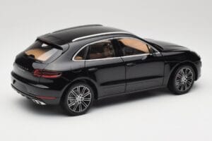 Porsche Macan Turbo 95B Black Metallic Minichamps 1:18 110062502 Diecast — photo 3 of 8