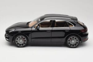 Porsche Macan Turbo 95B Black Metallic Minichamps 1:18 110062502 Diecast — photo 4 of 8