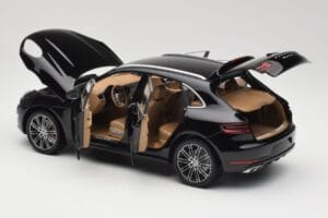 Porsche Macan Turbo 95B Black Metallic Minichamps 1:18 110062502 Diecast — photo 5 of 8