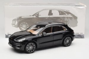 Porsche Macan Turbo 95B Black Metallic Minichamps 1:18 110062502 Diecast — photo 8 of 8