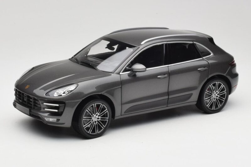 Porsche Macan Turbo 95B Grey Metallic Minichamps 1:18 110062501 Diecast