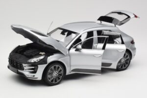 Porsche Macan Turbo 95B Silver Minichamps 1:18 110062504 Diecast — photo 2 of 8