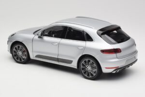 Porsche Macan Turbo 95B Silver Minichamps 1:18 110062504 Diecast — photo 5 of 8