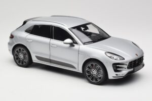 Porsche Macan Turbo 95B Silver Minichamps 1:18 110062504 Diecast — photo 6 of 8