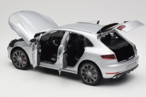 Porsche Macan Turbo 95B Silver Minichamps 1:18 110062504 Diecast — photo 7 of 8