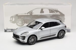 Porsche Macan Turbo 95B Silver Minichamps 1:18 110062504 Diecast — photo 8 of 8