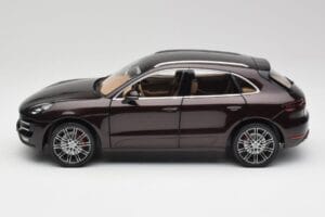 Porsche Macan 95B Turbo Mahogany Metallic Minichamps 1:18 110062500 Diecast — photo 4 of 8