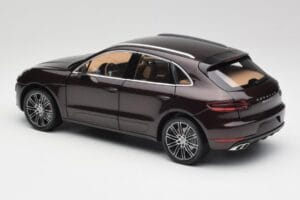 Porsche Macan 95B Turbo Mahogany Metallic Minichamps 1:18 110062500 Diecast — photo 7 of 8