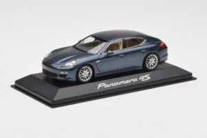 Porsche Panamera 970 4 Blue Metallic Minichamps 1:43 400068220 Diecast — photo 2 of 4