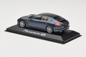 Porsche Panamera 970 4 Blue Metallic Minichamps 1:43 400068220 Diecast — photo 3 of 4
