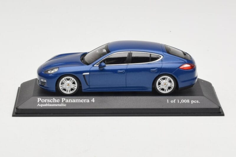 Porsche Panamera 970 4S Blue Metallic Minichamps 1:43 WAP0200419 Diecast