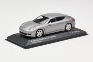 Porsche Panamera 970 S Hybrid Silver Minichamps 1:43 400068250 Diecast — photo 2 of 4
