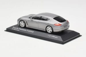 Porsche Panamera 970 S Hybrid Silver Minichamps 1:43 400068250 Diecast — photo 3 of 4