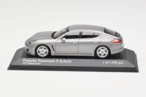 Porsche Panamera 970 S Hybrid Silver Minichamps 1:43 400068250 Diecast