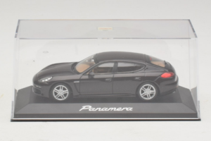 Porsche Panamera 970 Black Metallic Minichamps 1:43 WAP0203900E Diecast — photo 4 of 5