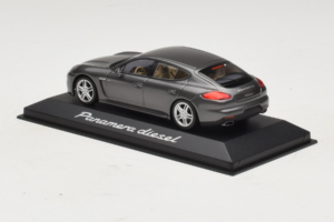 Porsche Panamera 970 Diesel Grey Metallic Minichamps 1:43 WAP0202300E Diecast — photo 3 of 4